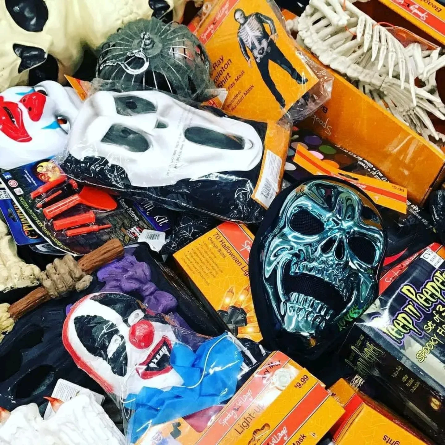 Halloween Costumes Online (Bulk Pallets)